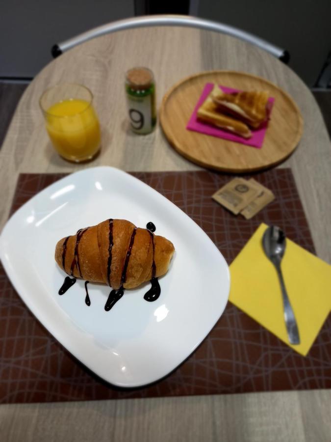 B&B Km 198 - Letto E Colazione Sorbara Luaran gambar